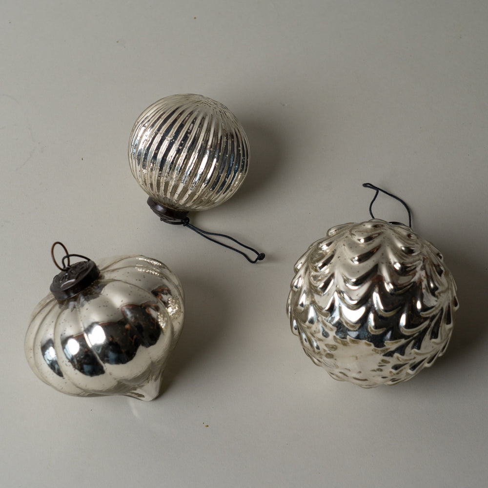 Ornement en forme d'oignon argenté