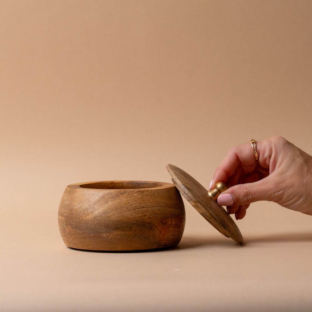 Pot rond en bois avec couvercle