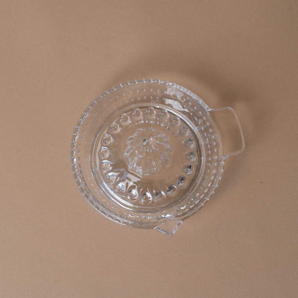 Presse-agrumes en verre pressé