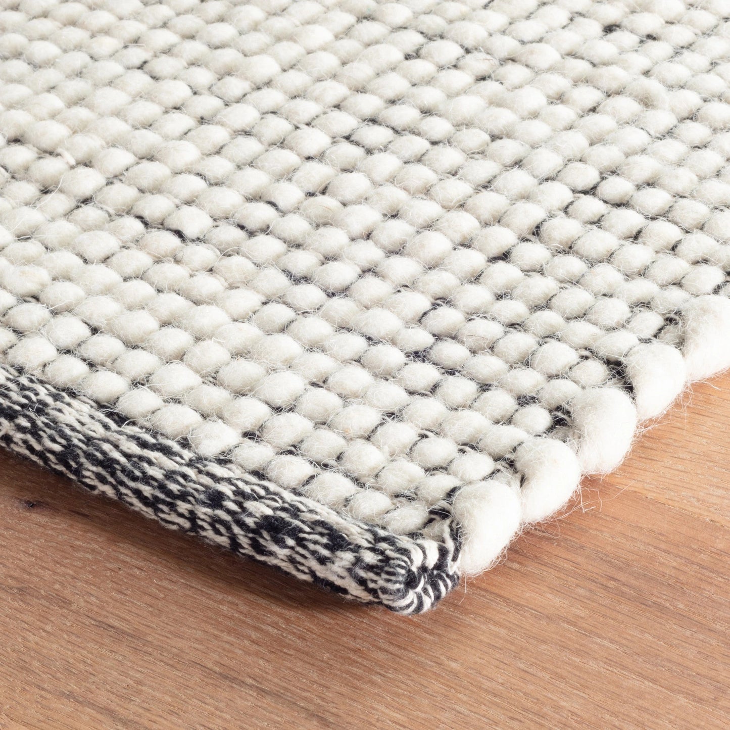 TAPIS EN DÉSTOCKAGE - Tapis en laine tissé main Network noir - 2,44 m x 3,05 m