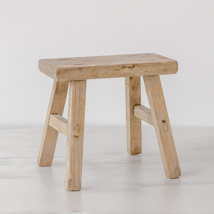 Petit tabouret en bois d'orme naturel