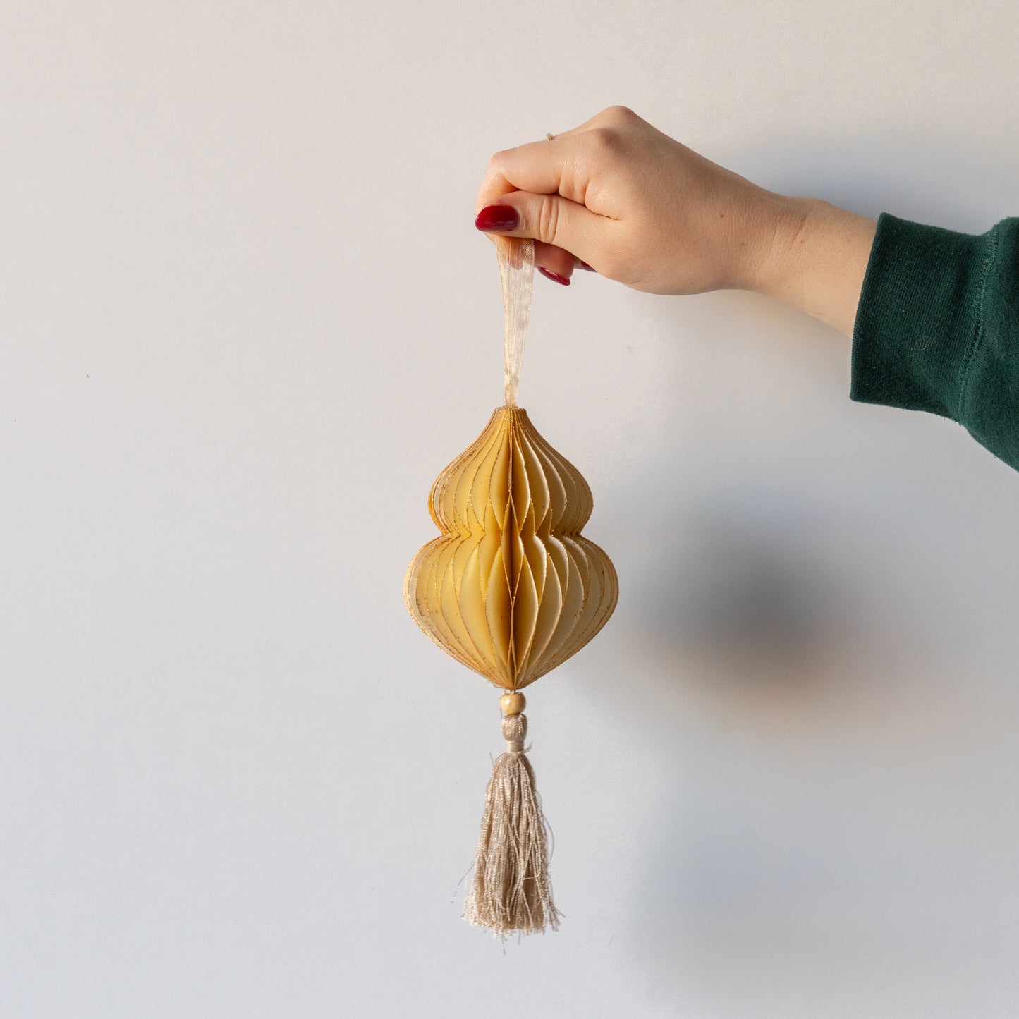 Ornement à pompon en papier