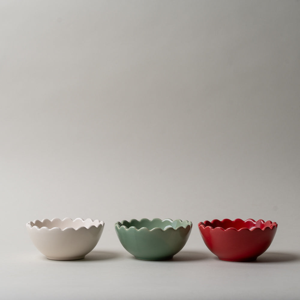 Bol en grès blanc à bord festonné