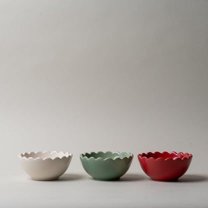 Bol en grès blanc à bord festonné