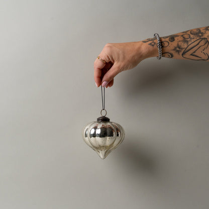 Ornement en forme d'oignon argenté