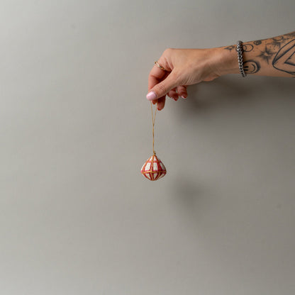 Mini ornement en papier mâché fait à la main