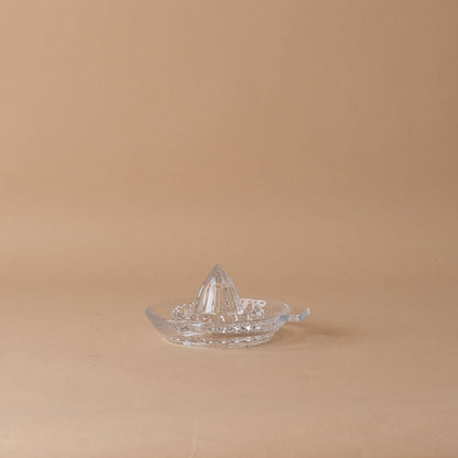 Presse-agrumes en verre pressé