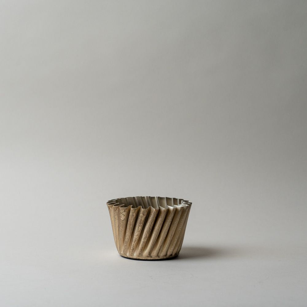 Porte-bougie conique torsadé en métal