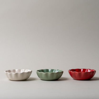 Bol à bord festonné en grès rouge