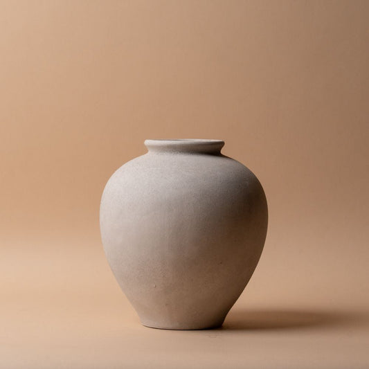 Vase en terre cuite blanche
