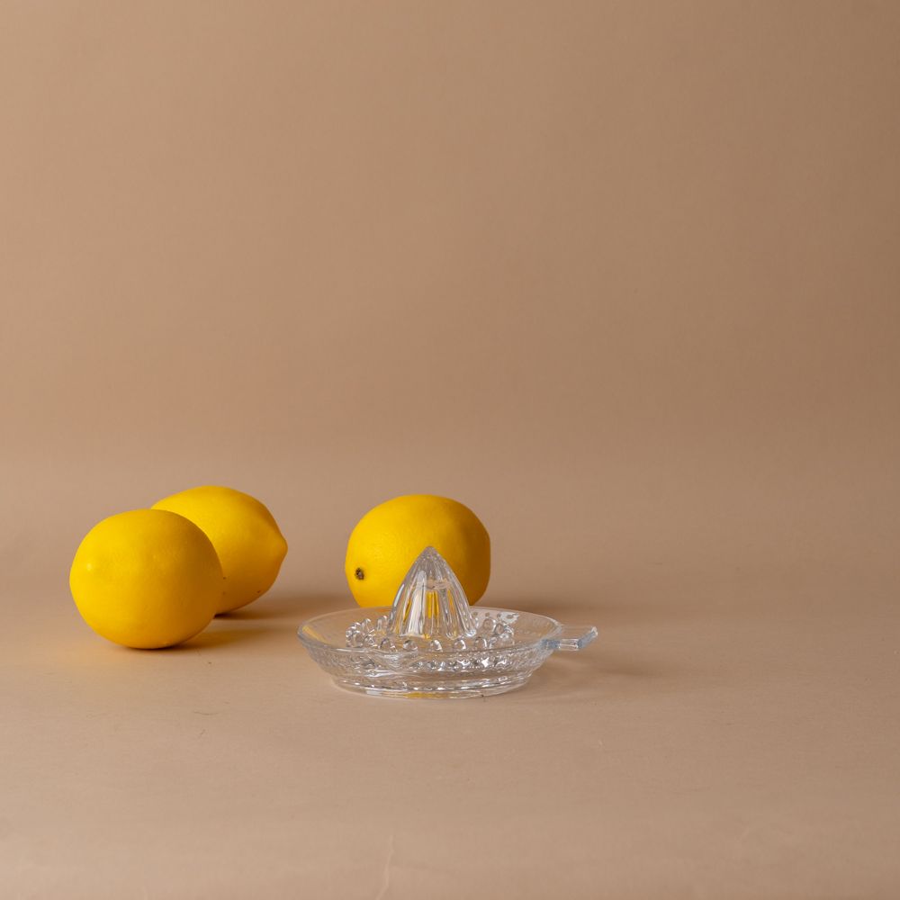 Presse-agrumes en verre pressé