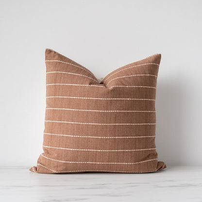 Housse de coussin tissée noisette